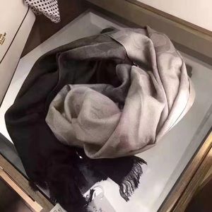 Sold！New with Tag！Coach Signature women Wrap/Scarf